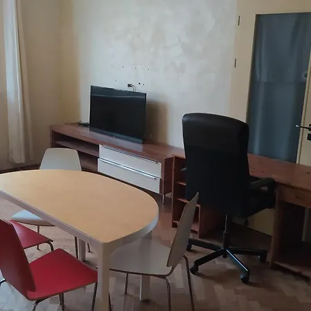 Pansiyon Spacious In 6 Near Center Prag