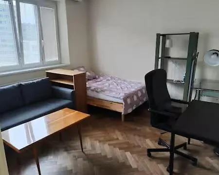 Spacious In 6 Near Center *