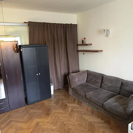 Spacious In 6 Near Center