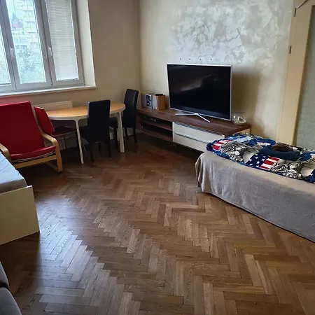Spacious In 6 Near Center