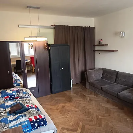 Pansiyon Spacious In 6 Near Center Prag