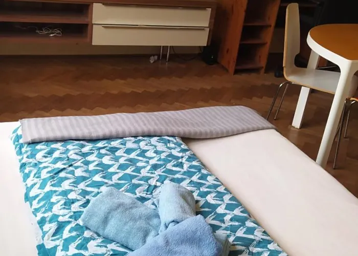 Spacious In 6 Near Center