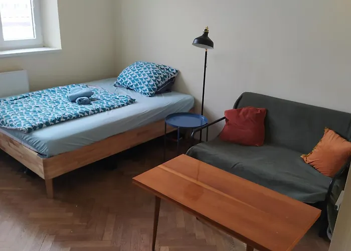 Spacious In 6 Near Center