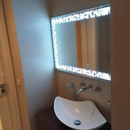 Spacious In 6 Near Center * Praga