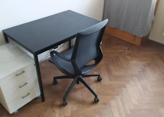 Spacious In 6 Near Center